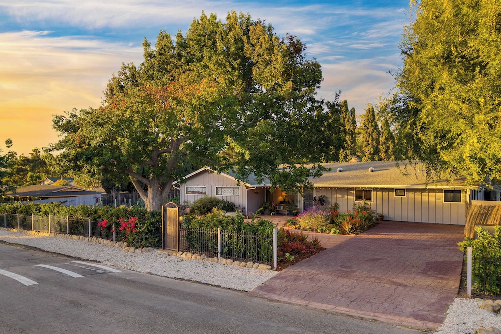 Hummingbird Haven by Avantstay Dog-friendly, Near the Beach, Huge Yard+hot Tub