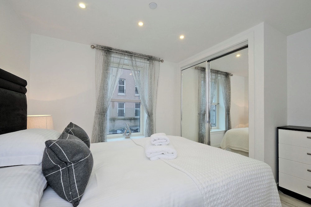 Modern 2 Bed Home in Aberdeen view 3