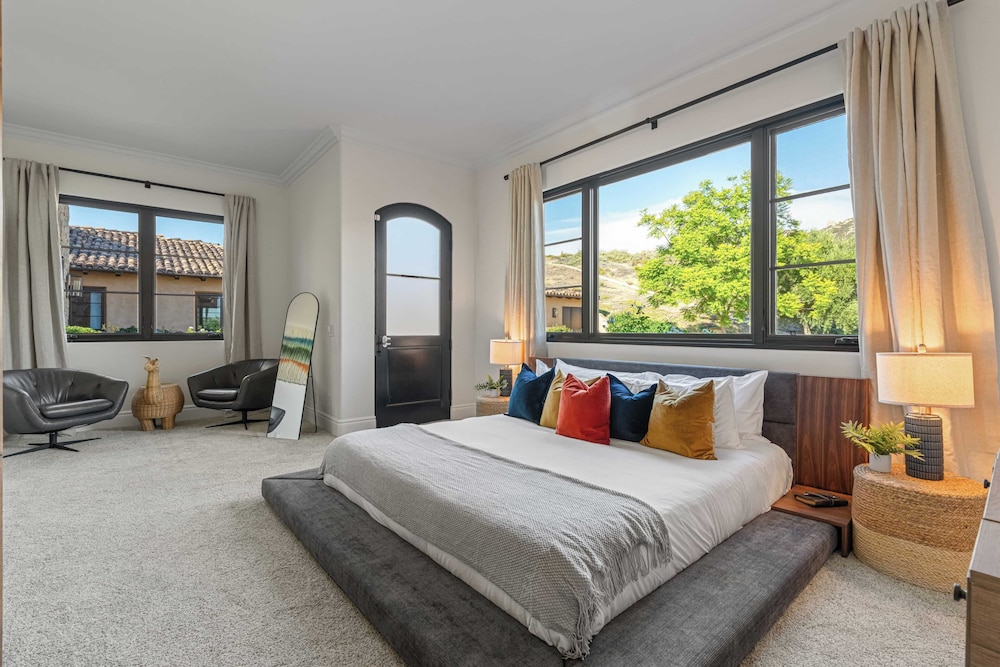 Infinity Pool, Theater, Pickleball + 360 Views Near Lake Poway Sunset Point Estate by Avantstay
