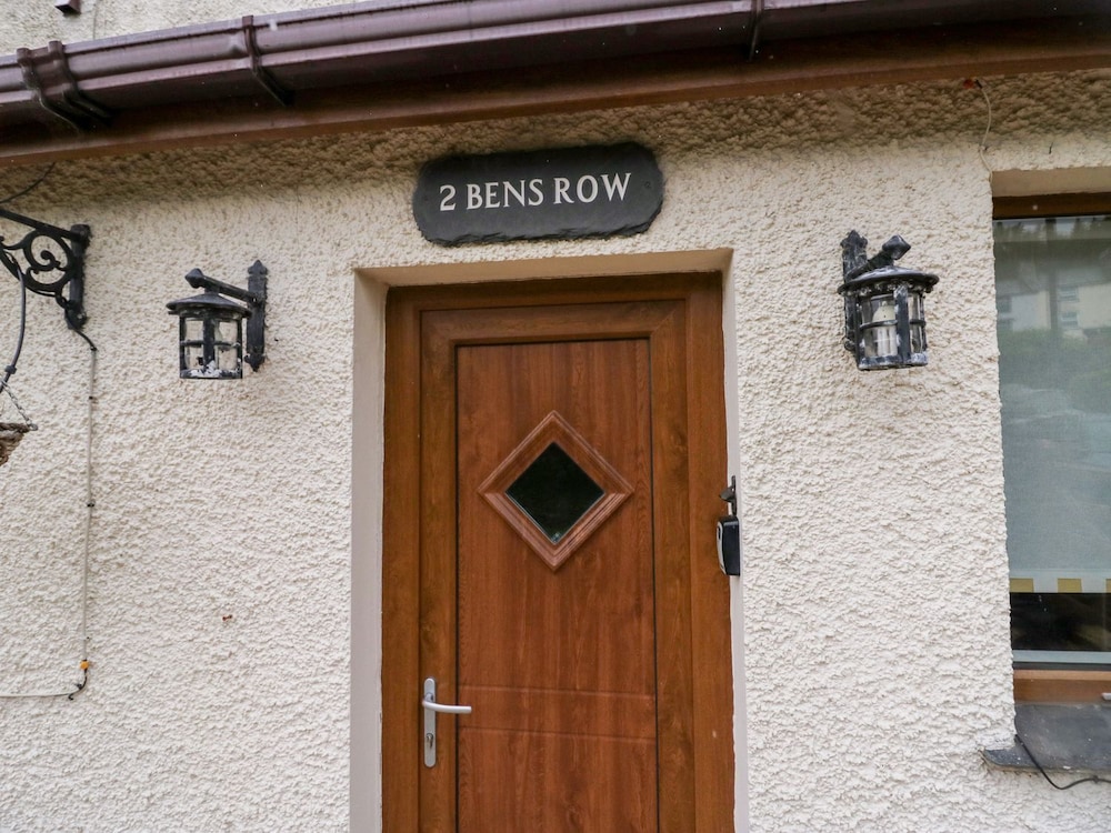 2 Bens Row