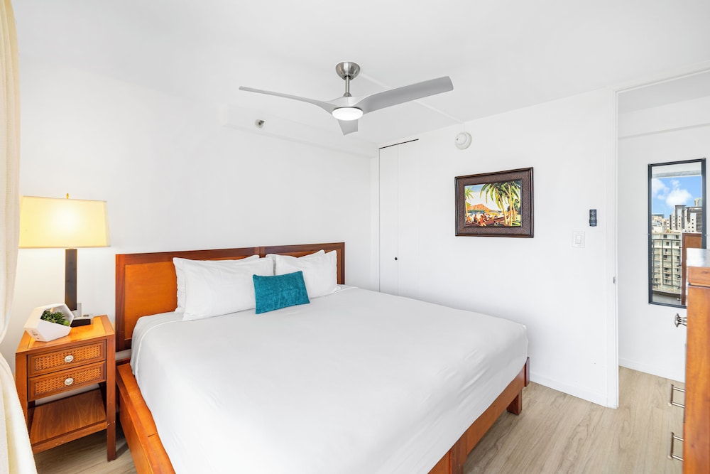 Pacific Monarch - 1 BR - Ocean & City Views