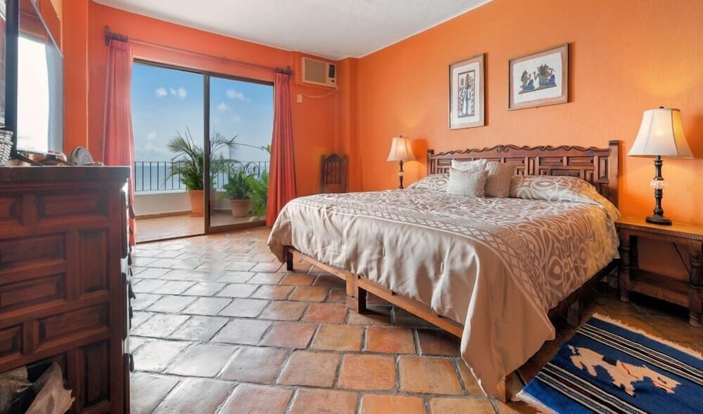 Ocean View 2Br Condo-balcony-beach-pool 710