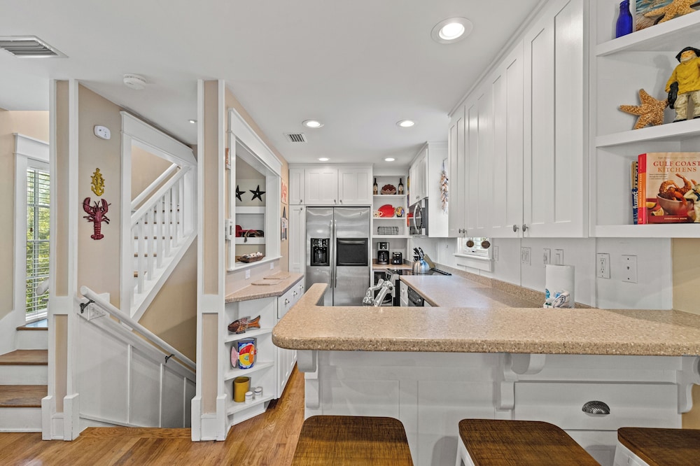 Seabatical! 3BR 2BA Coastal Retreat for 8 Relax, Unwind, and Recharge