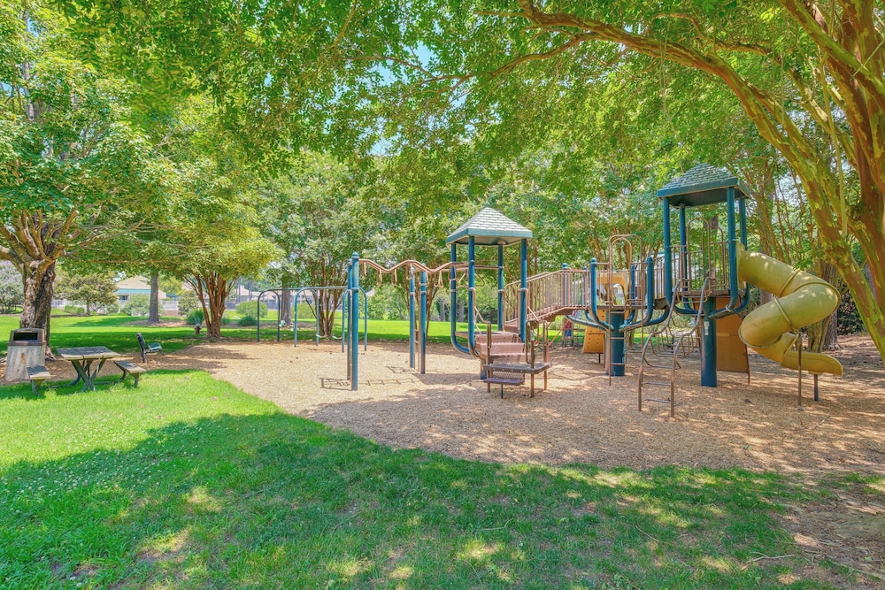 Resort Condo w/ Marina Access in Williamsburg!