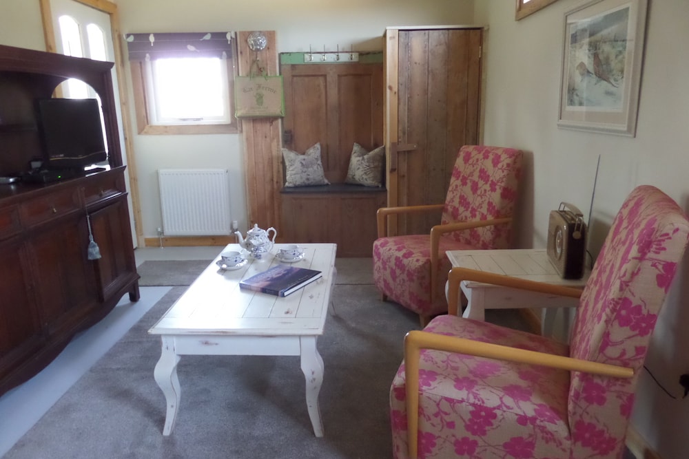 Charming 1-bed Garden Lodge in Boyndie, Banff view 5