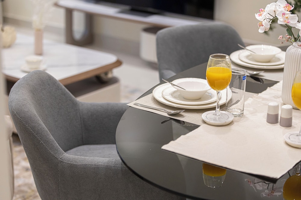DAMAC Suites by Hostiva – Burj & Fountain