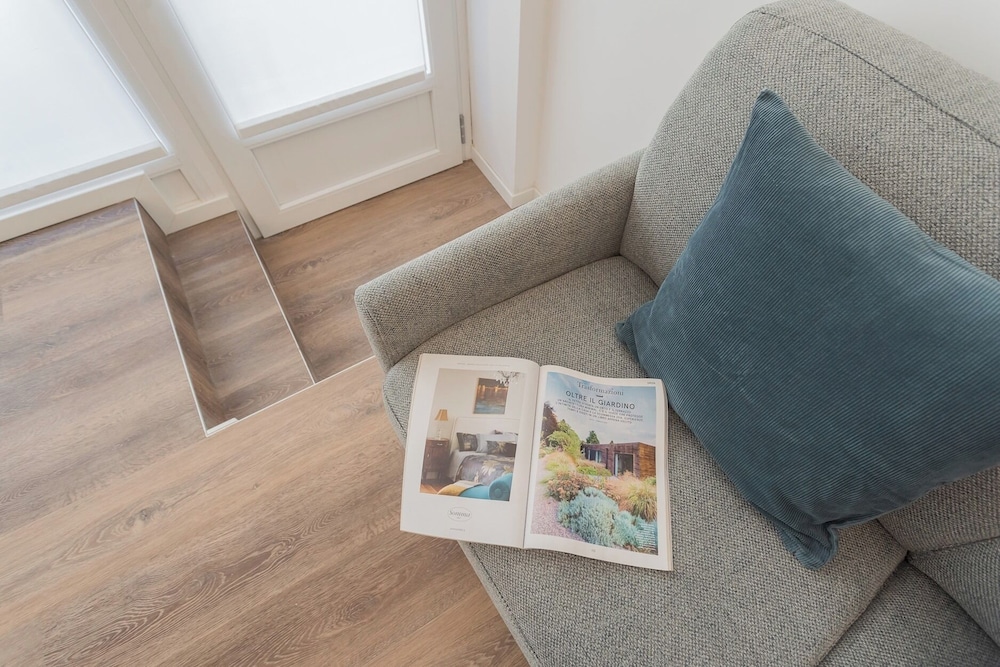 A Step From the Dome Apartment by Rent all Como