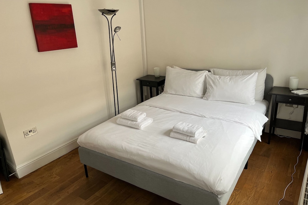 Stylish 3 Bedroom Home With Garden Near Kings Cross