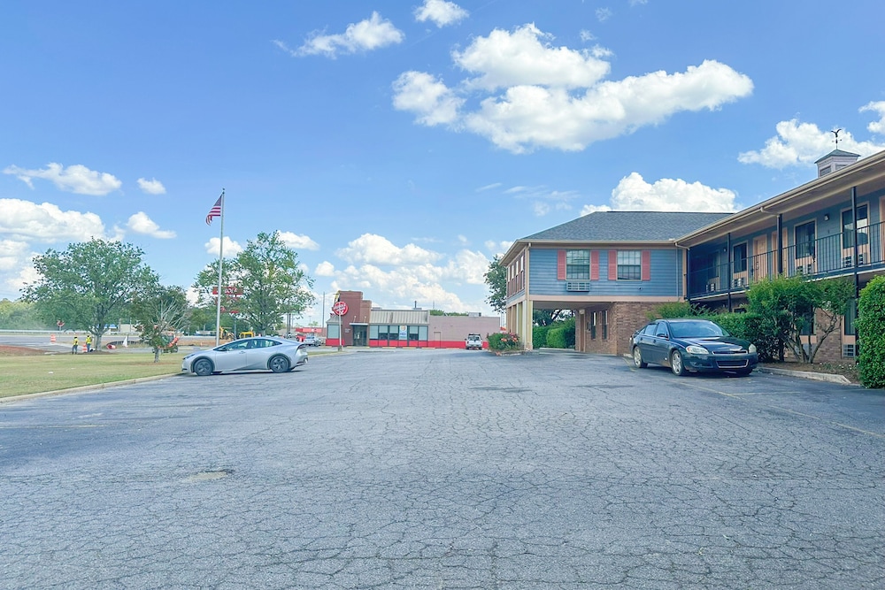 Louisville Inn By Oyo Louisville Municipal Airport