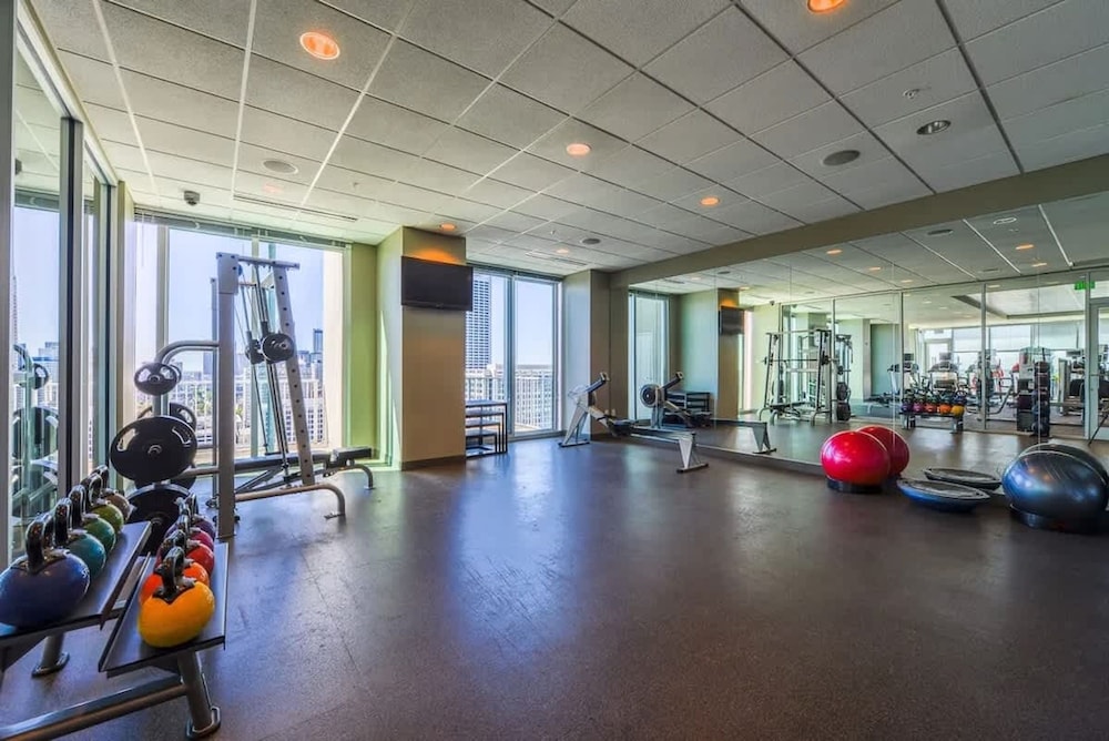 Midtown Luxepad 1b1b Rooftop Lounge Pool Gym Xbox