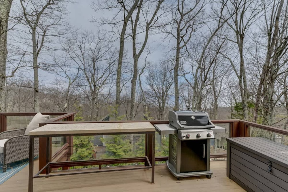 New Ski-in Ski-out Hot Tub Fire Pit Spa