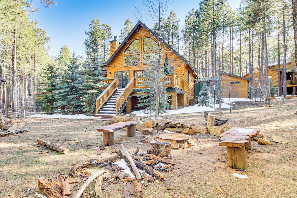 Family-friendly Cabin w/ Fire Pit in Forest Lakes