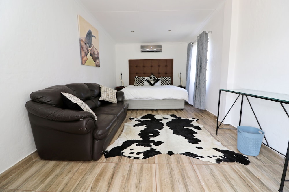 Hluhluwe Vacations - Msitu Kwetu Lodge  Safaris - Property Image 3