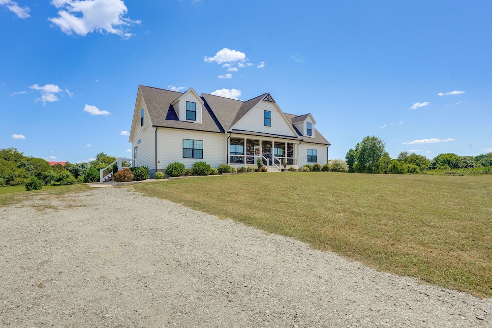 5 Mi to Lake Anna State Park: Modern Family Home!