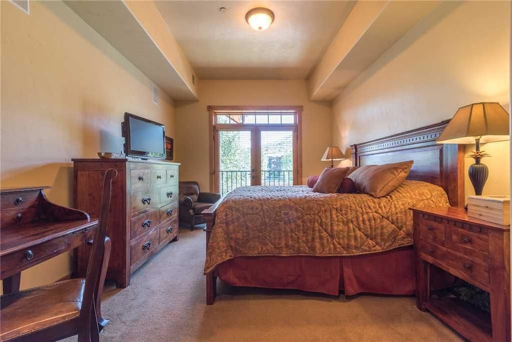 6307 Bear Lodge, Trappeur's Crossing Apartment 3