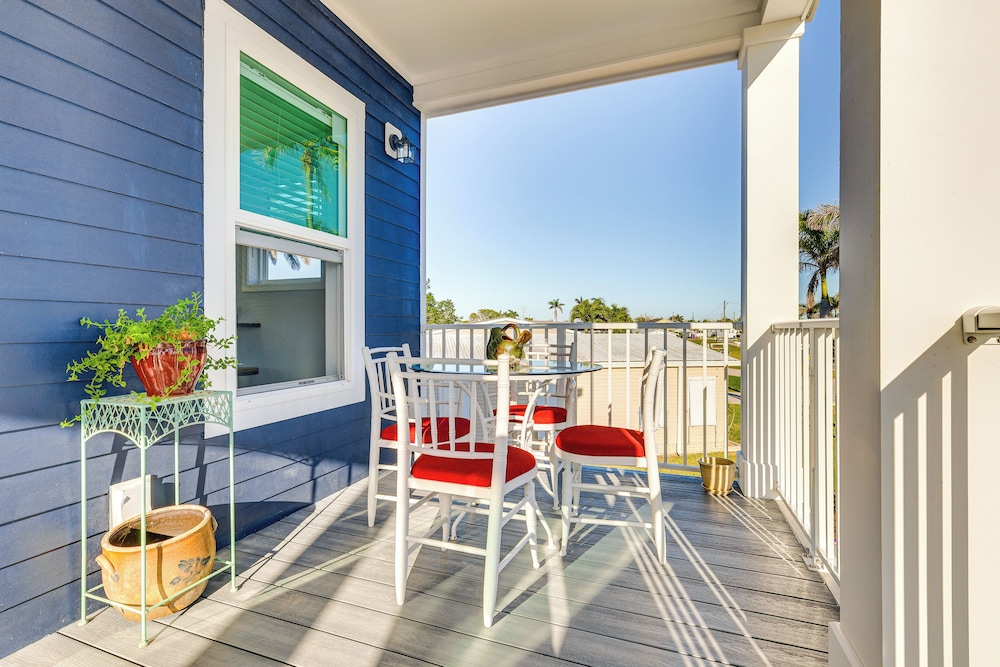 1 Mi to Beach Access: Home w/ Porch in Fort Myers!