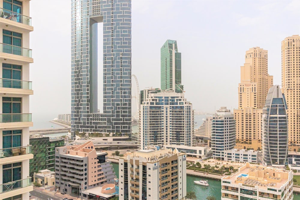 Gorgeous 1 bedroom with balcony in Dubai Marina