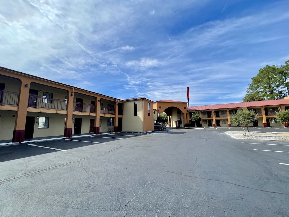 Red Roof Inn & Suites Jackson - Richland