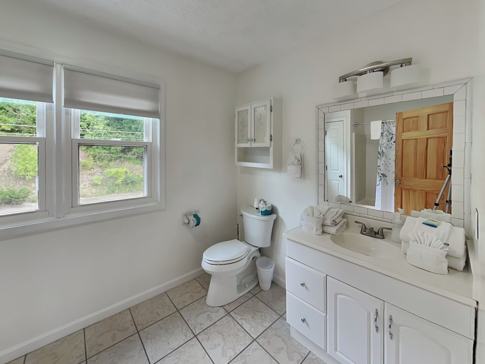 Tranquil Cove by Jackson Mountain Rentals