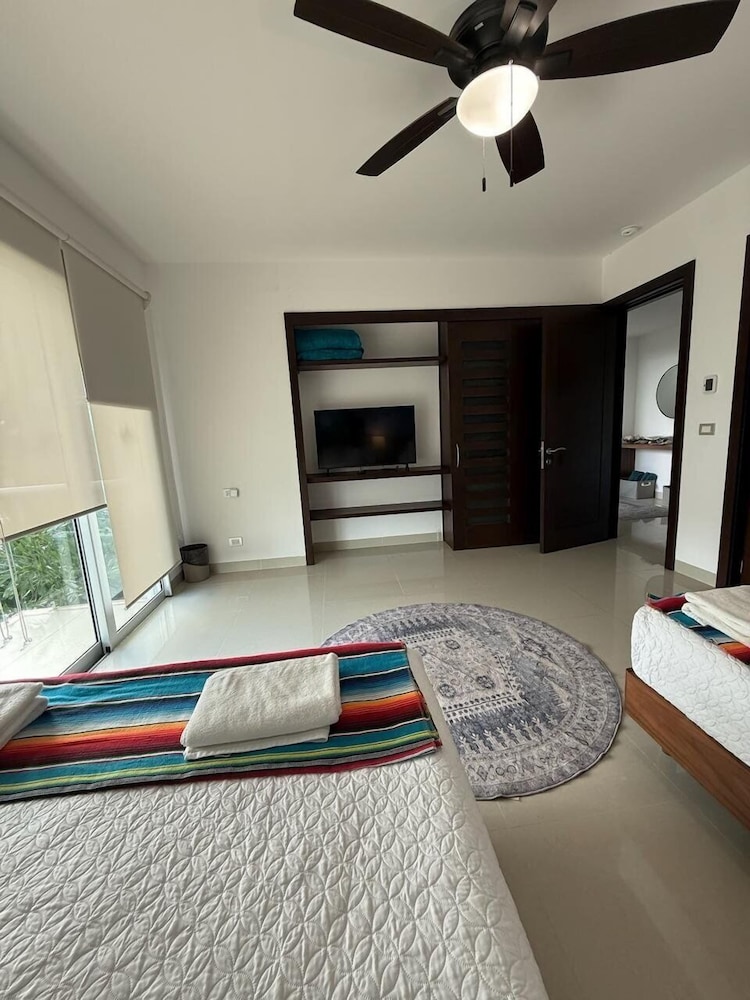 New Casa Paradise Ocean View 2 Bedroom Apts