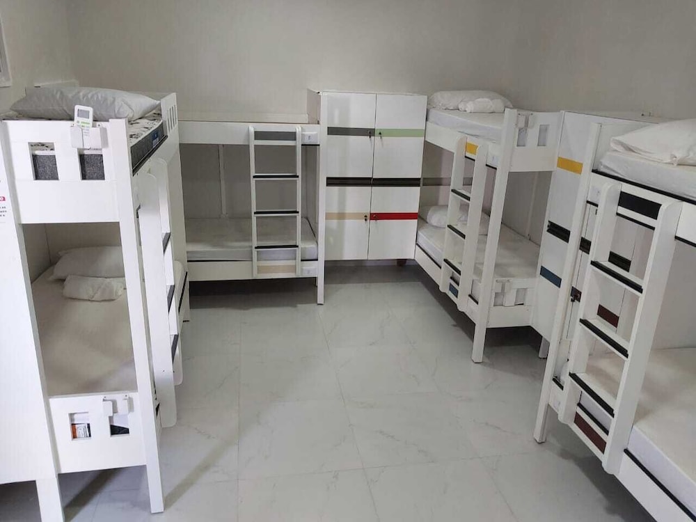 MANERO HOSTEL