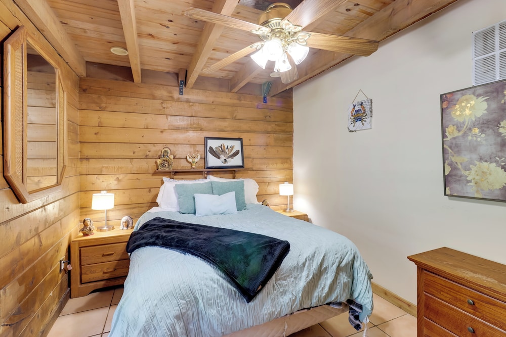 Cabin w/ Boat Launch & Pool Access in Okeechobee