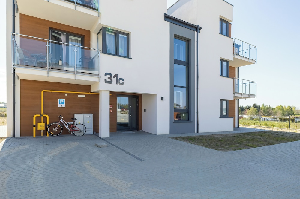 Cozy Seaside Apartment by Renters view 2