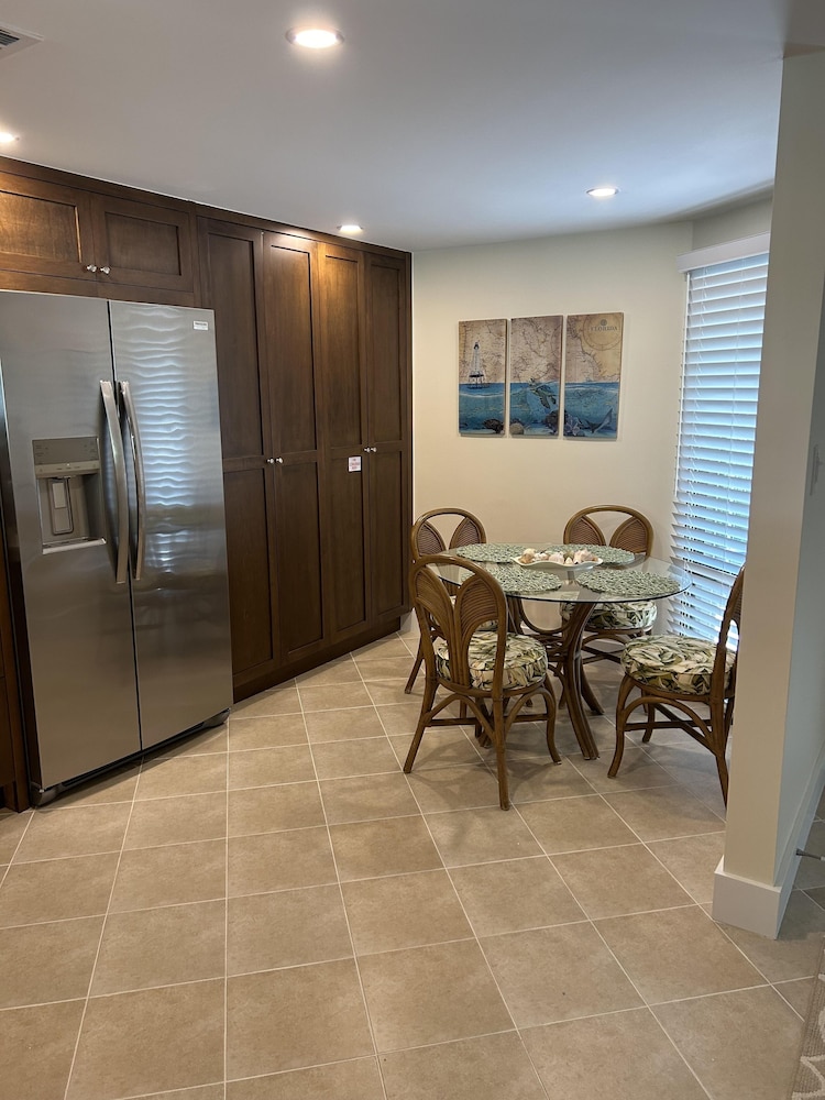 Gorgeous 2 bedroom condo with panoramic views of the Atlantic Ocean. 2 Condo by RedAwning view 2