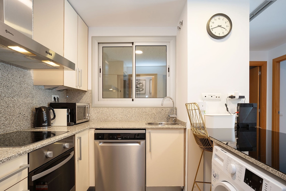 Modern Apartment Near Pl Espa a