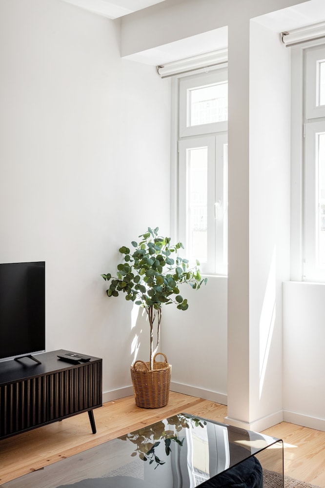 AB10 Modern Lisbon