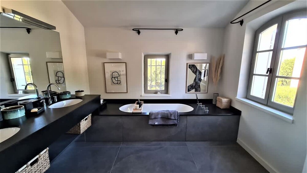 Prestigious Villa in Heart of Saint Remy de Provence