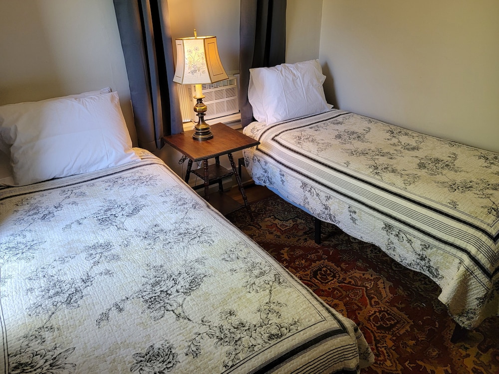 Hawks House Inn