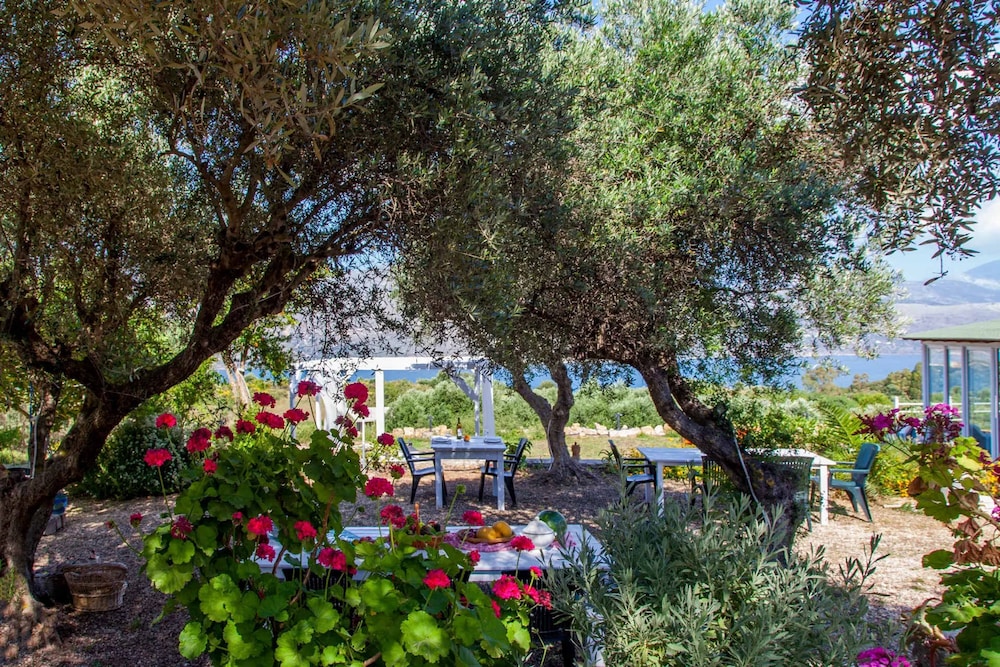 Kefalonia Family Getaway - Summer Garden Retreat
