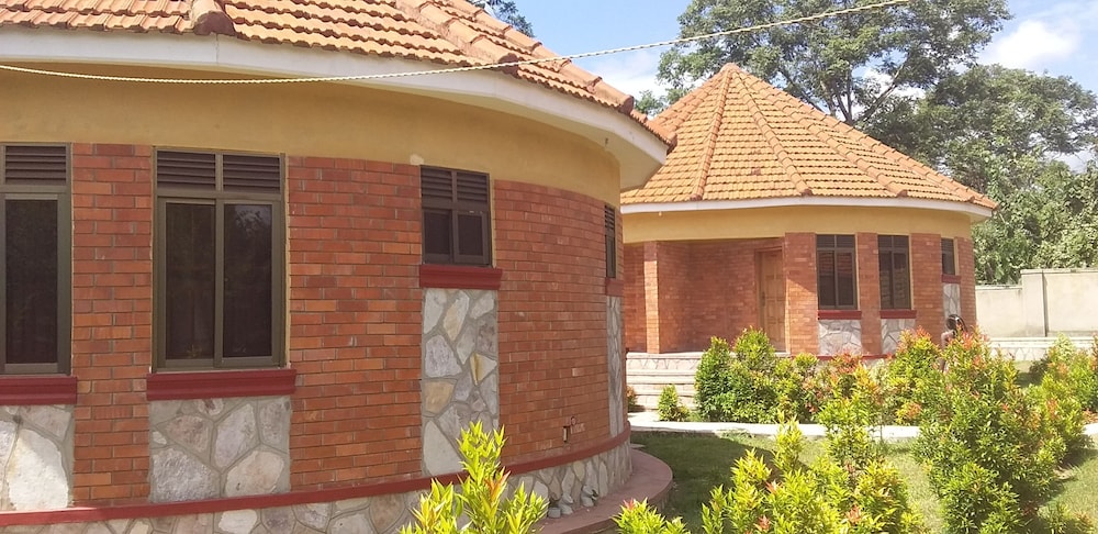 Mango Cottages & Recreation Center