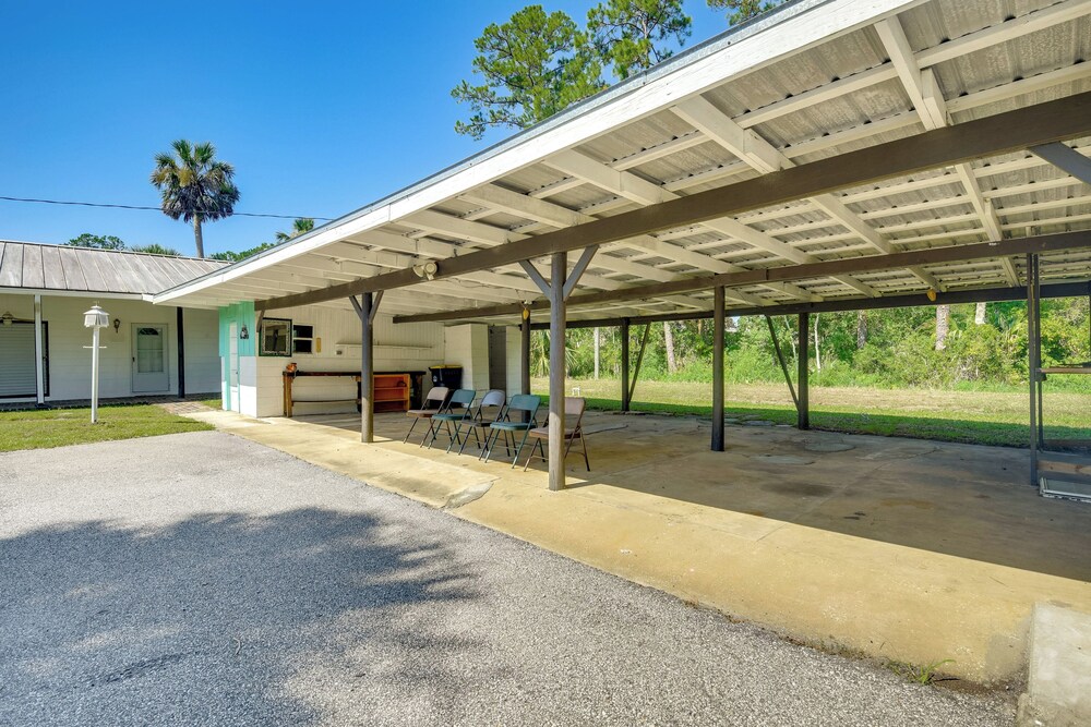 Private 3-acre Retreat w/ Game Room in Bunnell!