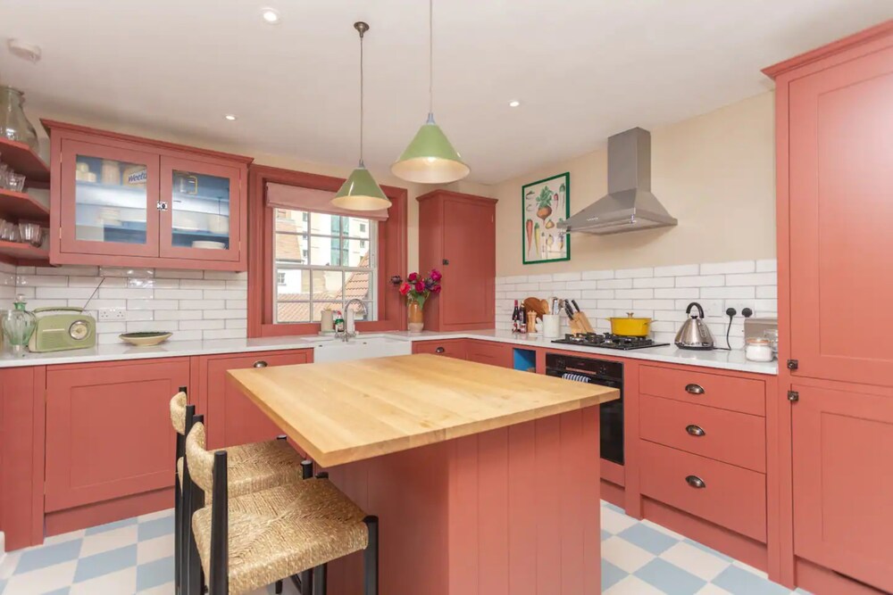 Stunning 2 Bedroom Apartment in the Heart of Chelsea