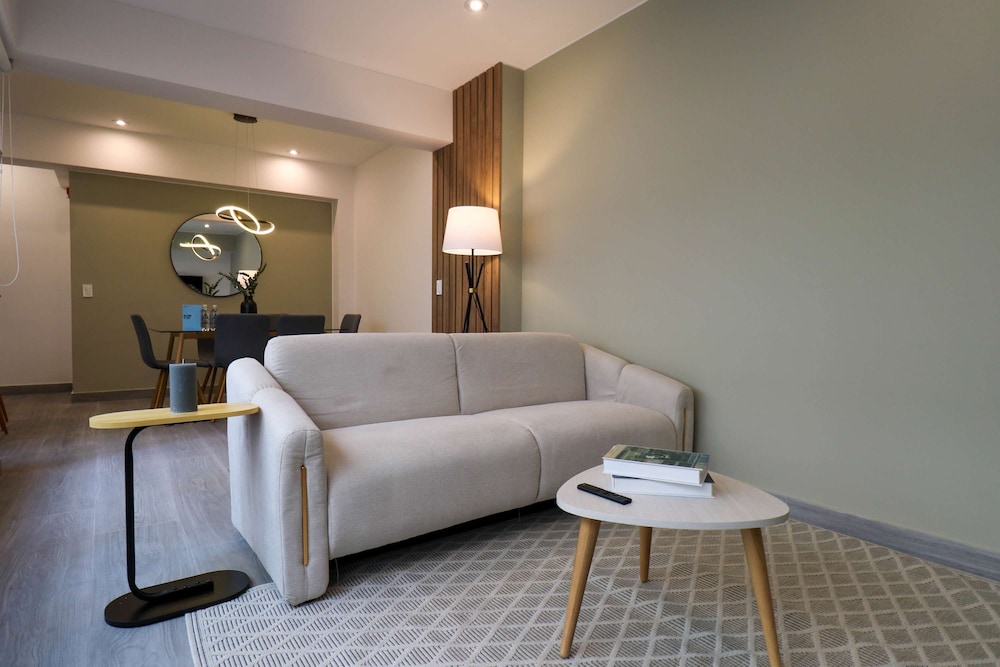 w Majestic Duplex w Perfect Deco in Miraflores
