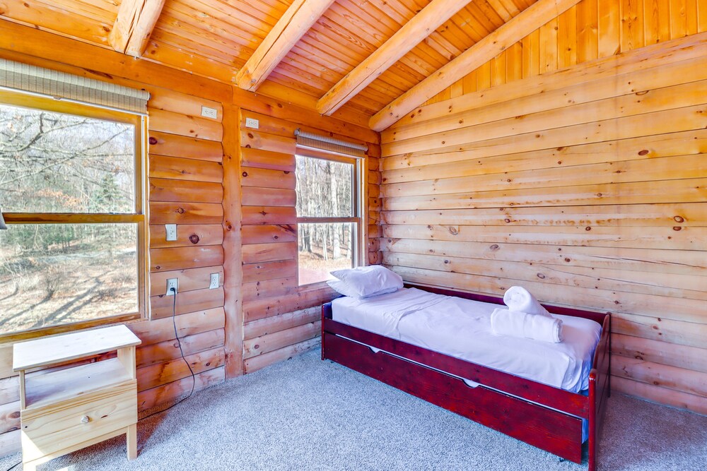 Private Hot Tub & Fire Pit: Log Cabin in Blakeslee view 5