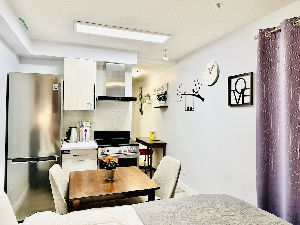 One Studio with BBQ & a Huge Patio - Image 2