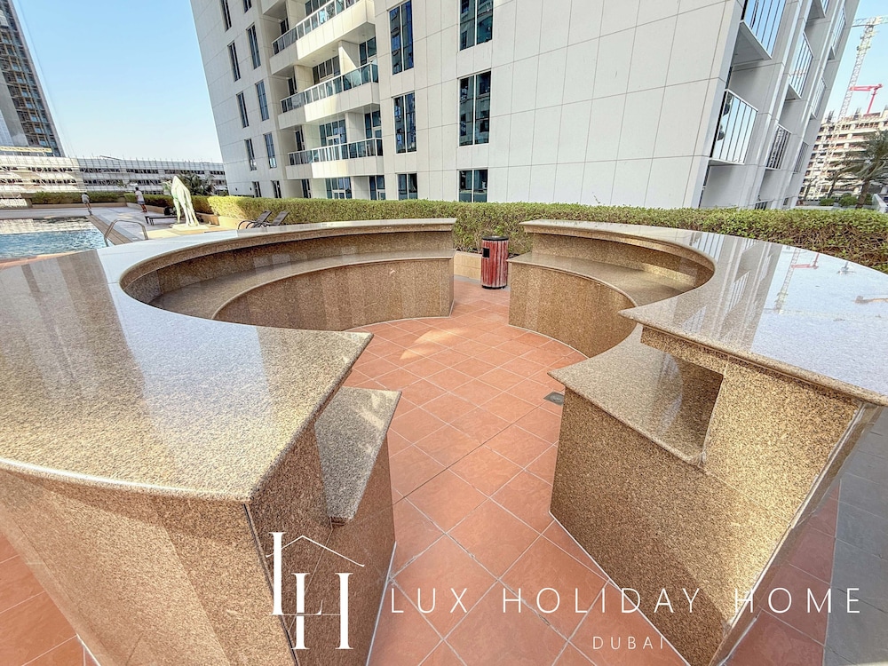 LUX The Al Seef Marina 4 bed Suite