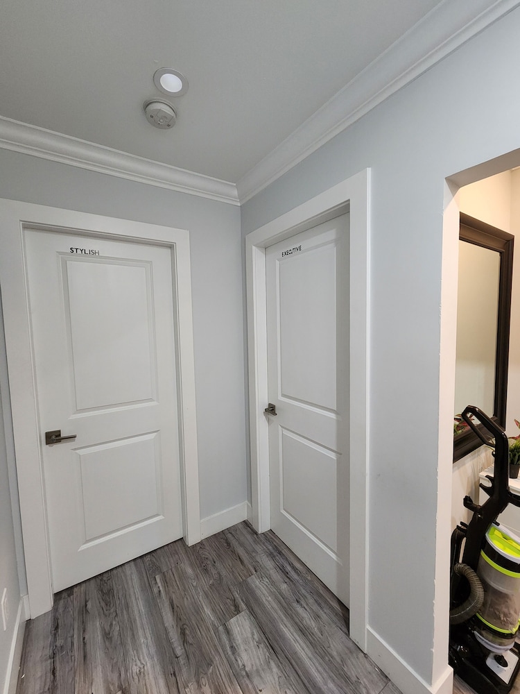 Surrey Vacations - Sarla Villa Surrey - Property Image 2