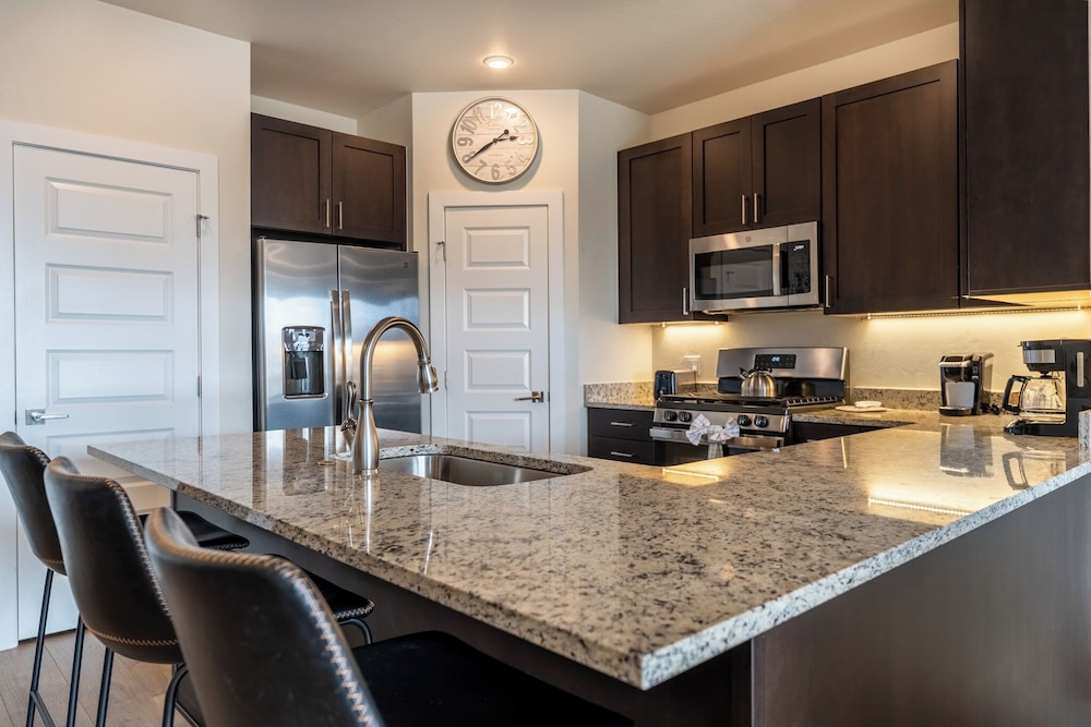 Sail Lofts #303