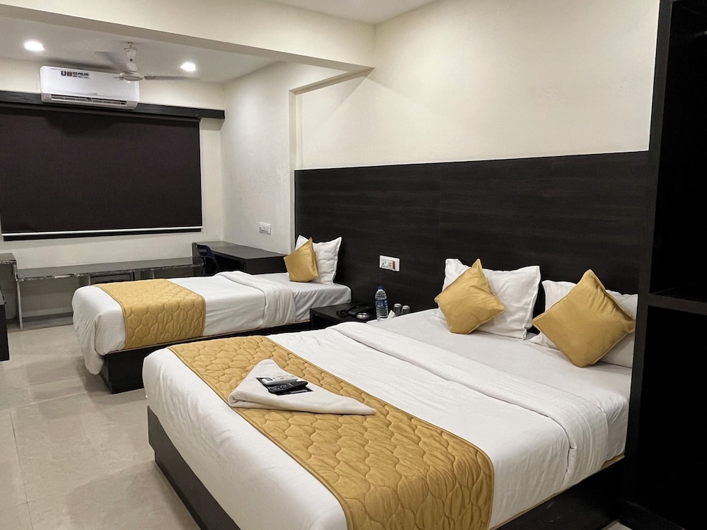 Mumbai Vacations - Hotel Wind Flower Regency - Near Kokilaben Hospital - Property Image 11