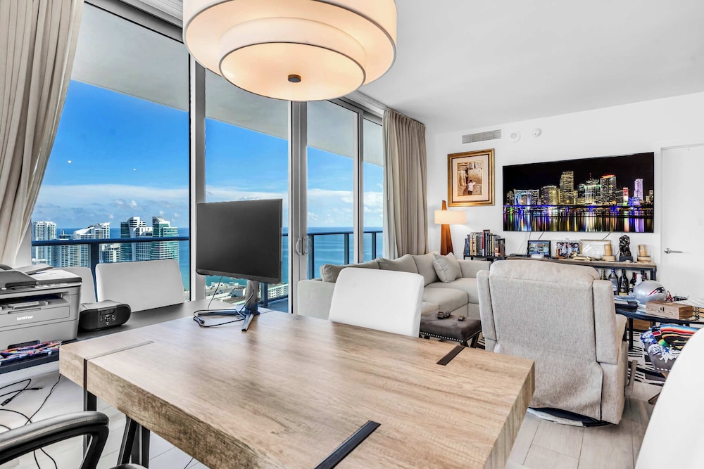 Ocean Eagle View - Luxury Oceanfront Stay for 6