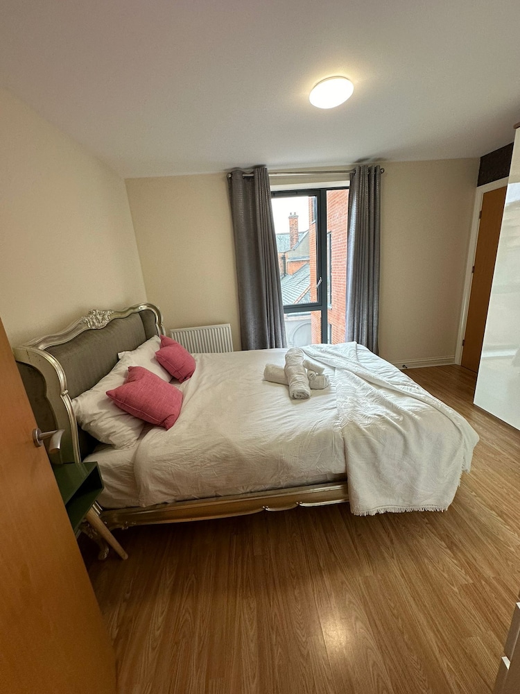 Tony's Court, Beautifully Furnished 2bedrooms Flat view 2