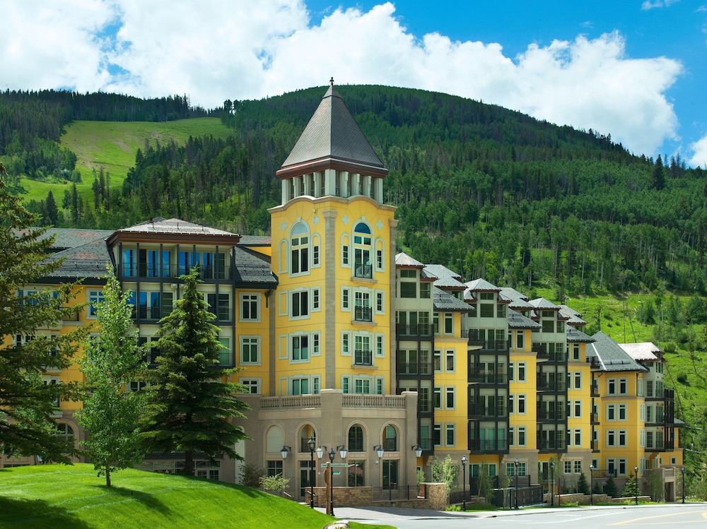 Chic 2 BR+Den Ritz-Carlton Condo with Valley Views by RedAwning - Save 20% on 7+ Nights!