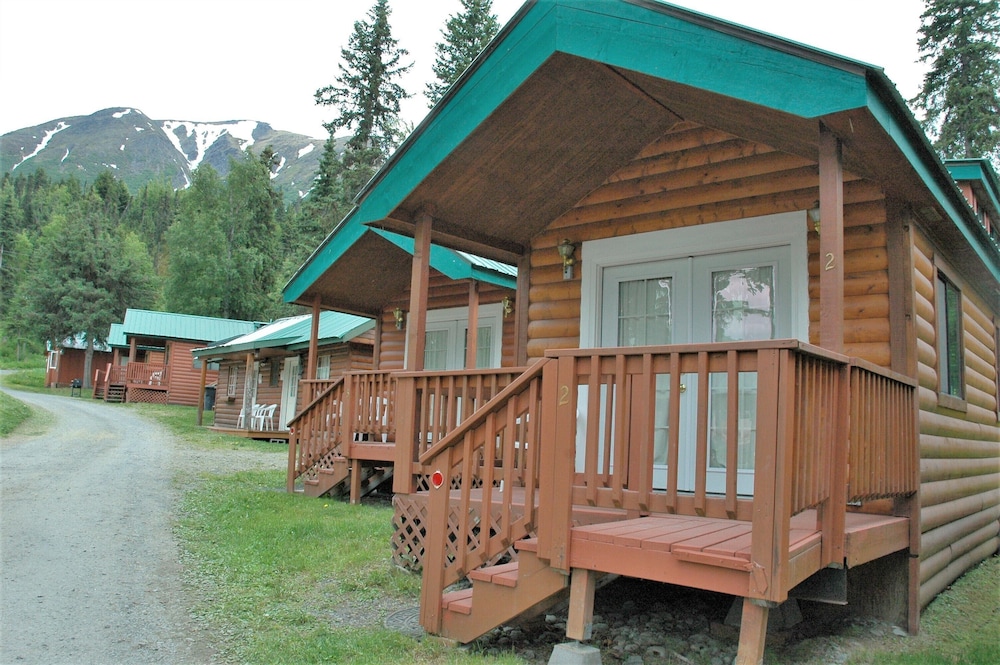 Gwin's Lodge & Roadhouse Est. 1952