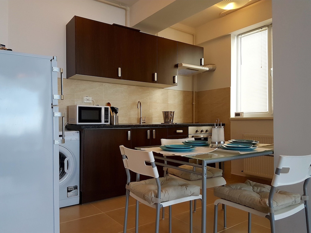 Apartment Summerland Mamaia view 4