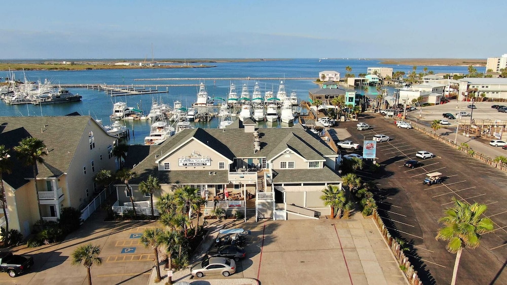 Sailfish & Dolphin Buyout by Avantstay 2 Units, Marina Front + View, Patio