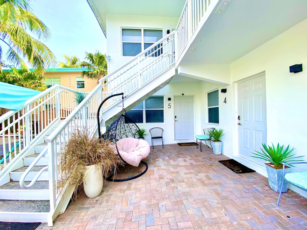 Southwinds 6 for 3 Just Steps From the Beach